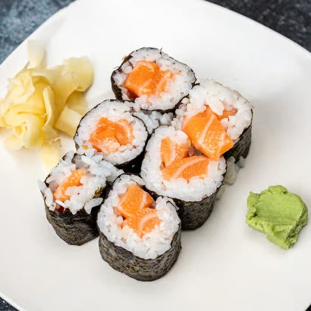 Sake Maki (6 Pieces).