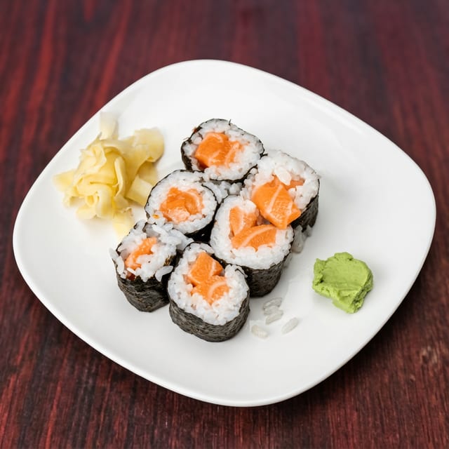Sake Maki (6 Pieces).